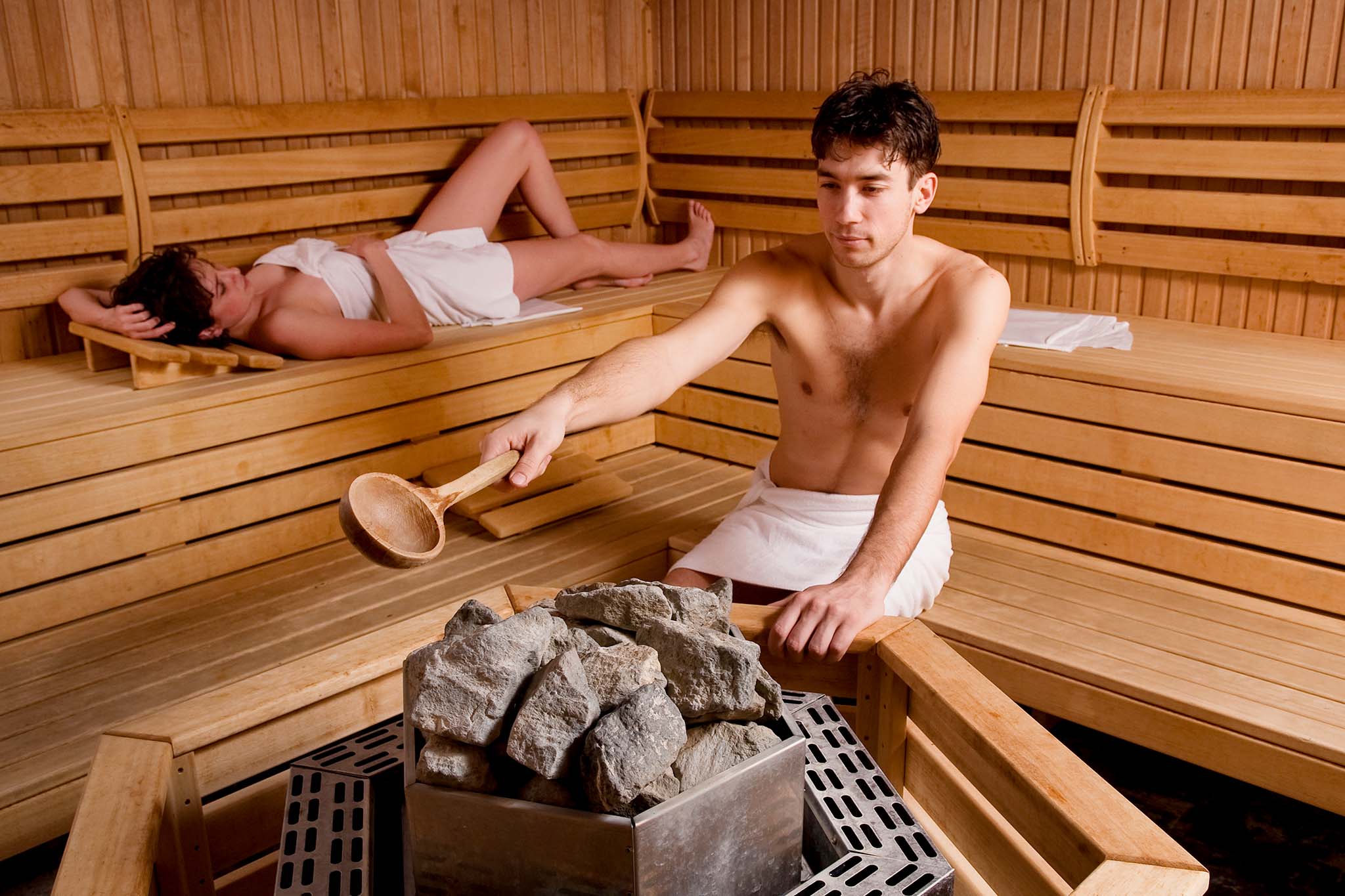 Общая баня для мужчин москва. Люди в бане. Фотосессия в бане. Бан. Отдыхаем в сауне.